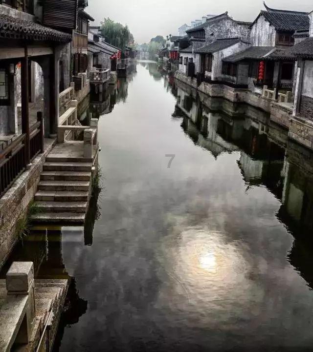 逃出足球场